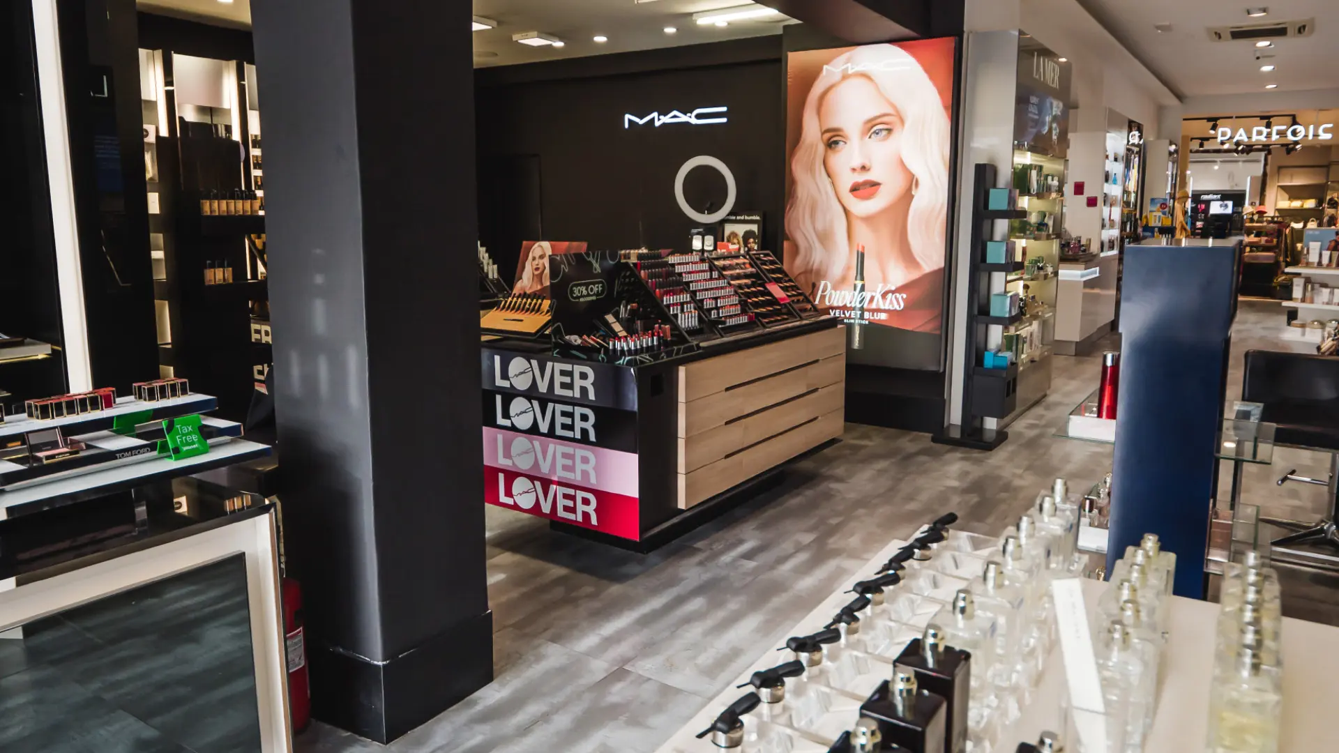 Cosmetics Mac in Hondos Center Santorini